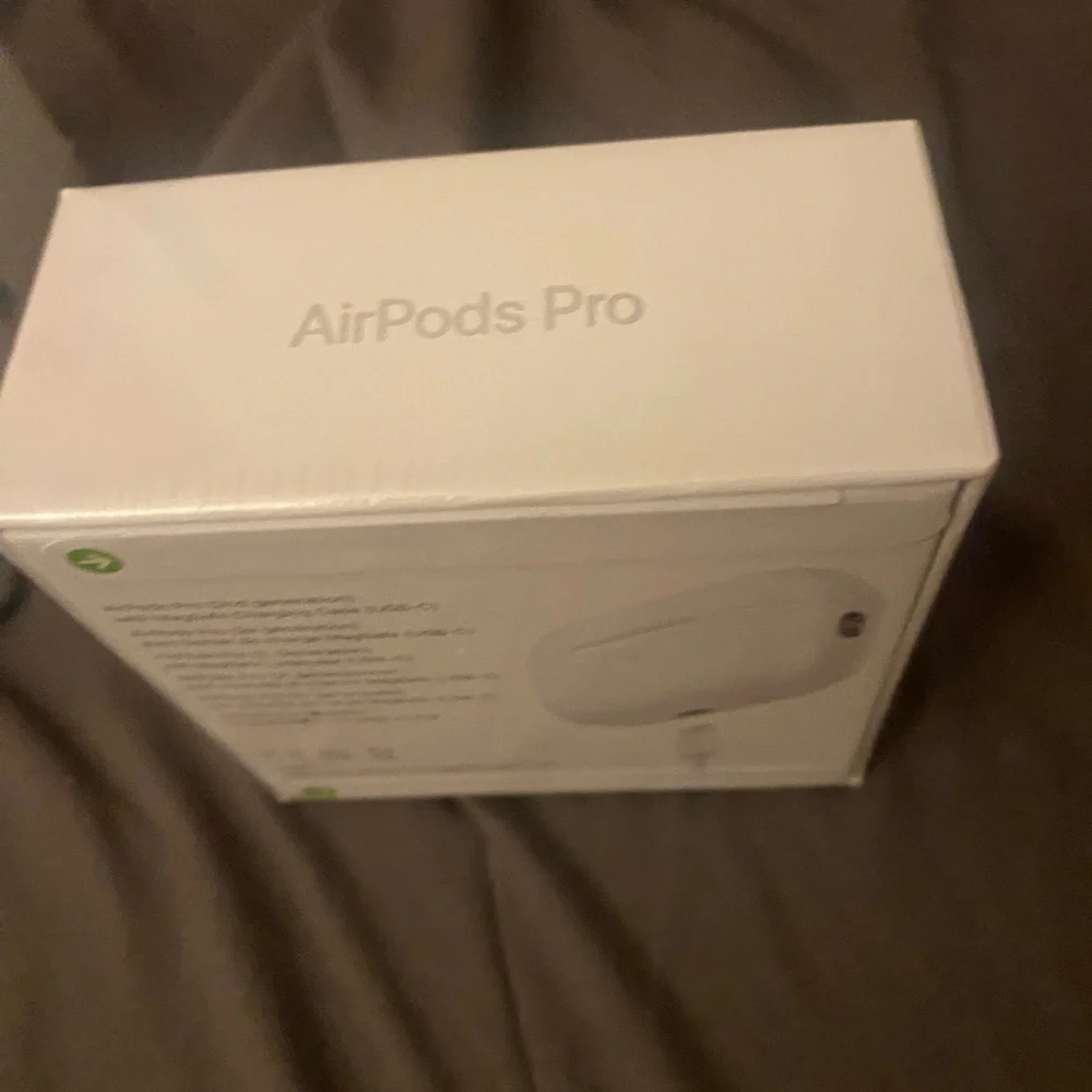 Apple AirPods Pro in White